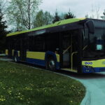 24.04.2023. Pińczów. Dwa fabrycznie nowe autobusy miejskie „Solaris” dojechały do Pińczowa. / Fot. UMiG Pińczów