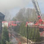 Pożar domu mieszkalnego. W akcji 24 strażaków - Radio Kielce Pożar domu mieszkalnego. W akcji 24 strażaków