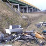 Śmieci w pobliżu świętokrzyskich dróg / Fot. GDDKiA Kielce - Twitter