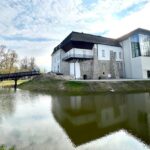 Pałac w Kurozwękach odzyskał wygląd sprzed wojny - Radio Kielce Pałac w Kurozwękach odzyskał wygląd sprzed wojny