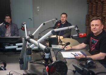 18.04.2023. Radio Kielce. Punkty Widzenia. Na zdjęciu (od lewej): Marcin Stępniewski - kielecki radny, Kamil Suchański - kielecki radny, Robert Szumielewicz - dziennikarz Radia Kielce. / Fot. Kamil Król - Radio Kielce