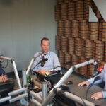 28.04.2023. Radio Kielce. Sportowa Debata Radia Kielce. Na zdjęciu (od lewej): Zbigniew Piątek – burmistrz Piekoszowa, były kolarz, Łukasz Dudała – prezes Cyclo Korony Kielce, Rafał Szymczyk – Radio Kielce / Fot. Sebastian Kalwat – Radio Kielce