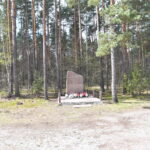 26.04.2023. Fałków. Władze gminy oddały hołd Rodzinie Olszewskich / Fot. Magdalena Galas-Klusek - Radio Kielce