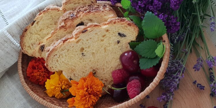 Drożdżówka ze skwarkami - Radio Kielce