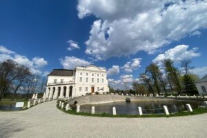 Pałac w Kurozwękach odzyskał wygląd sprzed wojny