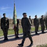 13.04.2023. Końskie. Złożenie kwiatów przy dębach pamięci na alei Katyńskiej, aby oddać hołd pomordowanym 83 lata temu / Fot. Magdalena Galas-Klusek – Radio Kielce