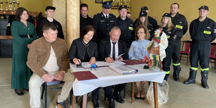 Umowa na przebudowę remizy w Wilczkowicach