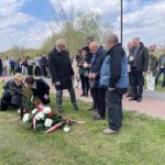 28.04.2023. Końskie. Uczniowie i nauczyciele z placówek oświatowych w gminie Końskie uczcili pamięć ofiar zbrodni katyńskiej / Fot. Magdalena Galas-Klusek – Radio Kielce