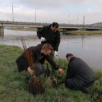 01.04.2023. Pińczów. Akcja „Zasadź Las nad Rzeką" / Fot. Marta Gajda-Kruk - Radio Kielce