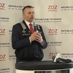 19.04.2023. Opatów. Obchody rocznicy katyńskiej. Na zdjęciu Grzegorz Gajewski - burmistrz Opatowa. / Fot. Anna Głąb - Radio Kielce