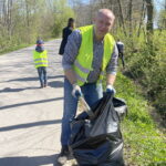 22.04.2023. Skały w gminie Nowa Słupia. Sprzątanie śmieci w ramach Światowego Dnia Ziemi. / Fot. Anna Głąb - Radio Kielce