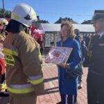30.04.2023. Rudki. Gminne święto strażaka w gminie Nowa Słupia połączone z przekazaniem wozu dla OSP Sosnówka. Na zdjęciu (w środku): poseł Agata Wojtyszek / Fot. Anna Głąb - Radio Kielce