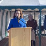 30.04.2023. Rudki. Gminne święto strażaka w gminie Nowa Słupia połączone z przekazaniem wozu dla OSP Sosnówka. Na zdjęciu (z lewej): poseł Agata Wojtyszek / Fot. Anna Głąb - Radio Kielce