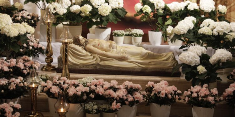 W kościołach dzień ciszy. Zakończy go uroczyste "Alleluja"