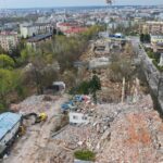 19.04.2023. Kielce. Rozbiórka budynków byłego szpitalika dziecięcego przy ulicy Langiewicza / Fot. Jarosław Kubalski – Radio Kielce