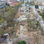 19.04.2023. Kielce. Rozbiórka budynków byłego szpitalika dziecięcego przy ulicy Langiewicza / Fot. Jarosław Kubalski – Radio Kielce
