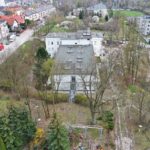 19.04.2023. Kielce. Rozbiórka budynków byłego szpitalika dziecięcego przy ulicy Langiewicza / Fot. Jarosław Kubalski – Radio Kielce