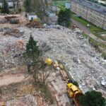 19.04.2023. Kielce. Rozbiórka budynków byłego szpitalika dziecięcego przy ulicy Langiewicza / Fot. Jarosław Kubalski – Radio Kielce