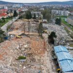 19.04.2023. Kielce. Rozbiórka budynków byłego szpitalika dziecięcego przy ulicy Langiewicza / Fot. Jarosław Kubalski – Radio Kielce