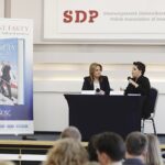 21.04.2023. Warszawa. Promocja książki Żakliny Skowrońskiej. Na zdjęciu (od lewej): Danuta Holecka i Żaklina Skowrońska. / Fot. Jarosław Kubalski - Radio Kielce