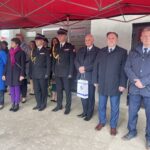 01.04.2023. Dziurów, gmina Zawichost. Przyjęcie OSP Dziurów do KSRG. Na zdjęciu (od lewej): poseł Agata Wojtyszek, Anna Paluch - wicedyrektor Agencji Restrukturyzacji i Modernizacji Rolnictwa w Kielcach, Artur Brachowicz - zastępca komendanta wojewódzkiego PSP w Kielcach, Piotr Krytusa - Komendant Powiatowy PSP w Sandomierzu, Marek Jońca - członek zarządu województwa świętokrzyskiego, poseł Marek Kwitek, senator Jarosław Rusiecki. / Fot. Grażyna Szlęzak - Radio Kielce