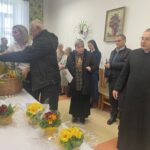 05.04.2023. Sandomierz. Żywność na święta od Caritas Diecezji Sandomierskiej. / Fot. Grażyna Szlęzak - Radio Kielce