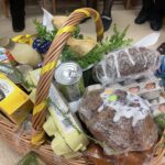 05.04.2023. Sandomierz. Żywność na święta od Caritas Diecezji Sandomierskiej. / Fot. Grażyna Szlęzak - Radio Kielce