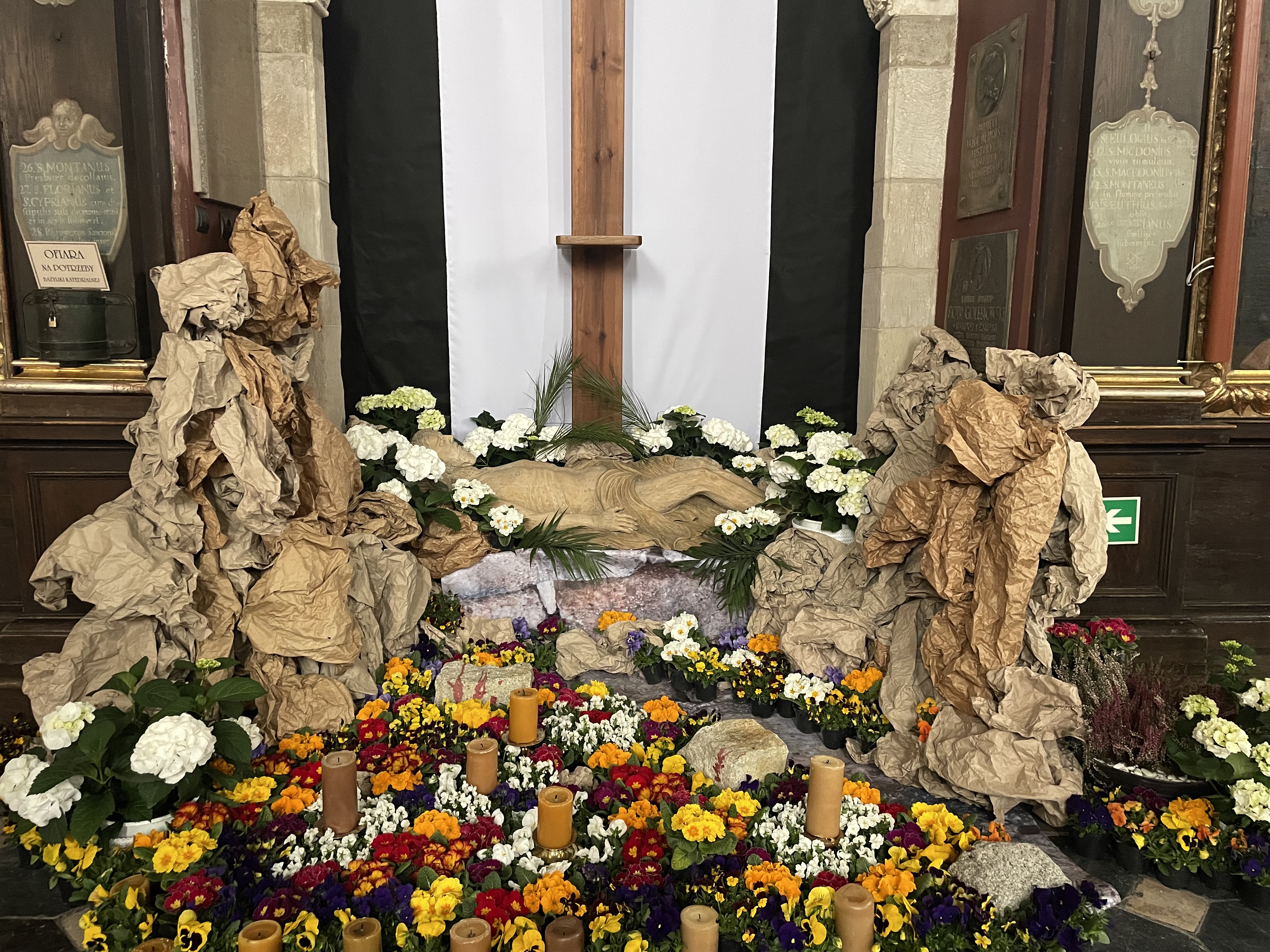 Wymowne Groby Pańskie w sandomierskich kościołach