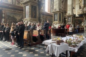 08.04.2023. Sandomierz. Święcenie pokarmów w katedrze / Fot. Grażyna Szlęzak - Radio Kielce