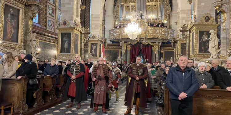 09.04.2023. Sandomierz. Katedra. Rezurekcja / Fot. Grażyna Szlęzak - Radio Kielce