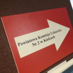 17.04.2023. Kielce. Pierwsi poborowi stawili się przed komisją wojskową w Starostwie Powiatowym w Kielcach / Fot. Wiktor Taszłow – Radio Kielce