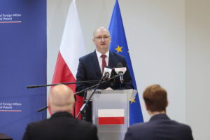 17.04.2023. Kielce. Podpisania umowy na siedzibę Centrum Informacji Konsularnej. Na zdjęciu Piotr Wawrzyk - wiceminister spraw zagranicznych. / Fot. Wiktor Taszłow - Radio Kielce