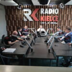 17.04.2023. Studio Polityczne Radia Kielce. / Fot. Wiktor Taszłow - Radio Kielce