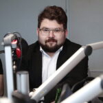 17.04.2023. Studio Polityczne Radia Kielce. Na zdjęciu Filip Strząbała - Nowa Lewica. / Fot. Wiktor Taszłow - Radio Kielce