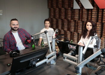 24.04.2023. Radio Kielce. Punkty Widzenia. Na zdjęciu (od lewej): Paweł Pawlik - instruktor nauki jazdy, Małgorzata Perkowska-Kiepas - oficer prasowy Komendy Miejskiej Policji w Kielcach, Monika Miller - Radio Kielce / Fot. Wiktor Taszłow - Radio Kielce