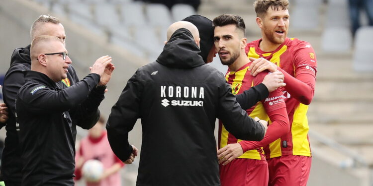 01.04.2023. Kielce. Mecz PKO BP Ekstraklasy: Korona Kielce – Miedź Legnica / Fot. Wiktor Taszłow – Radio Kielce