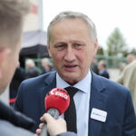 29.04.2023. Piekoszów. Wizyta Jarosława Kaczyńskiego. Na zdjęciu: Zbigniew Koniusz - wojewoda świętokrzyski / Fot. Wiktor Taszłow - Radio Kielce