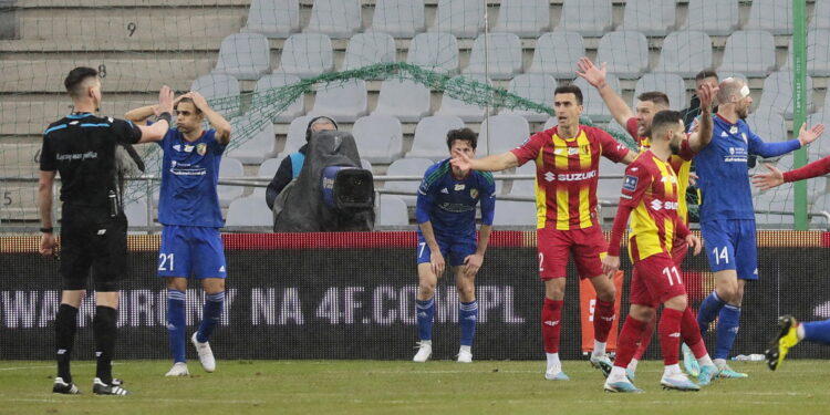 01.04.2023. Kielce. Mecz PKO BP Ekstraklasy: Korona Kielce – Miedź Legnica / Fot. Wiktor Taszłow – Radio Kielce