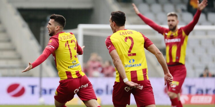 01.04.2023. Kielce. Mecz PKO BP Ekstraklasy: Korona Kielce – Miedź Legnica / Fot. Wiktor Taszłow – Radio Kielce