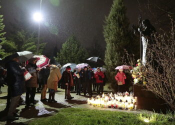 02.04.2023. Kielce. Wieczór modlitewny w dniu śmierci Jana Pawła II / Fot. Wiktor Taszłow - Radio Kielce