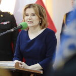 03.04.2023. Kielce. Wręczenie promes na zakup samochodów ratowniczo-gaśniczych dla jednostek Ochotniczych Straży Pożarnych z województwa świętokrzyskiego. Na zdjęciu: Anna Krupka - wiceminister sportu i turystyki / Fot. Wiktor Taszłow - Radio Kielce