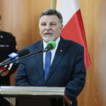 03.04.2023. Kielce. Wręczenie promes na zakup samochodów ratowniczo-gaśniczych dla jednostek Ochotniczych Straży Pożarnych z województwa świętokrzyskiego. Na zdjęciu: poseł Andrzej Kryj / Fot. Wiktor Taszłow - Radio Kielce