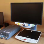 Kielce. Miejska Biblioteka Publiczna. Sprzęt przeznaczony dla osób słabowidzących i niewidomych. Na zdjęciu multilektor SARA / Fot. Wiktor Taszłow – Radio Kielce