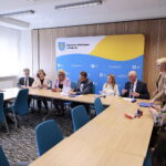 11.04.2023. Podpisanie umów dotyczących dofinansowania kosztów działalności Warsztatów Terapii Zajęciowej / Fot. Wiktor Taszłow - Radio Kielce