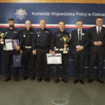 28.04.2023. Kielce. Zawody na najlepszego policjanta ruchu drogowego. Na zdjęciu: Na zdjęciu (od lewej): prezydent Kielc Bogdan Wenta, st. sierż. Bartłomiej Górak z KPP Jędzejów, naczelnik Wydziału Ruchu Drogowego Komendy Wojewódzkiej Policji w Kielcach Artur Putowski, I Zastępca Komendanta Wojewódzkiego Policji w Kielcach insp. Jarosław Tokarczyk, asp. Mateusz Strójwąs z KKP Kielce, wojewoda Zbigniew Koniusz, członek zarządu województwa Tomasz Jamka i mł. asp Kamil Prasał z KKP Końskie / Fot. Jarosław Kubalski – Radio Kielce / Fot. Jarosław Kubalski - Radio Kielce