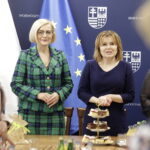 03.04.2023 Kielce. Urząd Marszałkowski. Spotkanie kieleckiego okręgu Polskiego Związku Kół Gospodyń Wiejskich. Na zdjęciu od lewej: wicemarszałek Renata Janik i wiceminister sportu Anna Krupka / Fot. Jarosław Kubalski - Radio Kielce