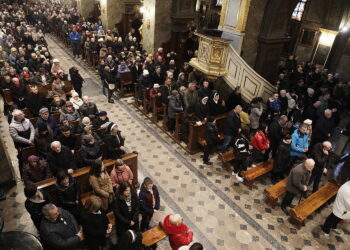 07.04.2023 Kielce. Katedra. Liturgia Wielkiego Piątku / Fot. Jarosław Kubalski - Radio Kielce