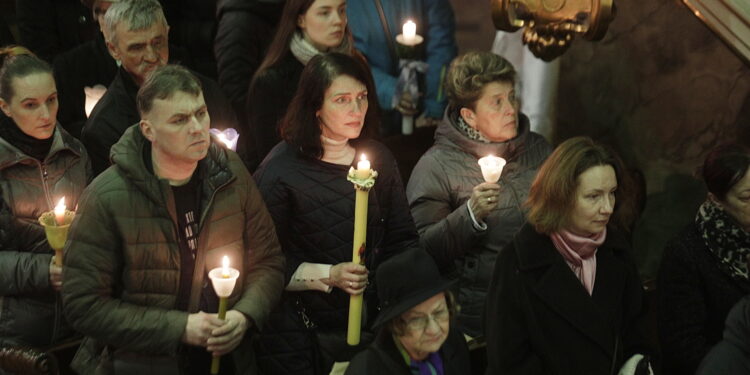 08.04.2023 Kielce. Katedra Wigilia Paschalna / Fot. Jarosław Kubalski - Radio Kielce