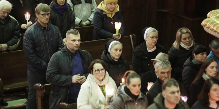 08.04.2023 Kielce. Katedra Wigilia Paschalna / Fot. Jarosław Kubalski - Radio Kielce