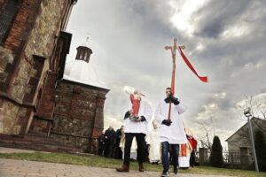 10.04.2023. Suków. Procesja Emaus / Fot. Jarosław Kubalski – Radio Kielce